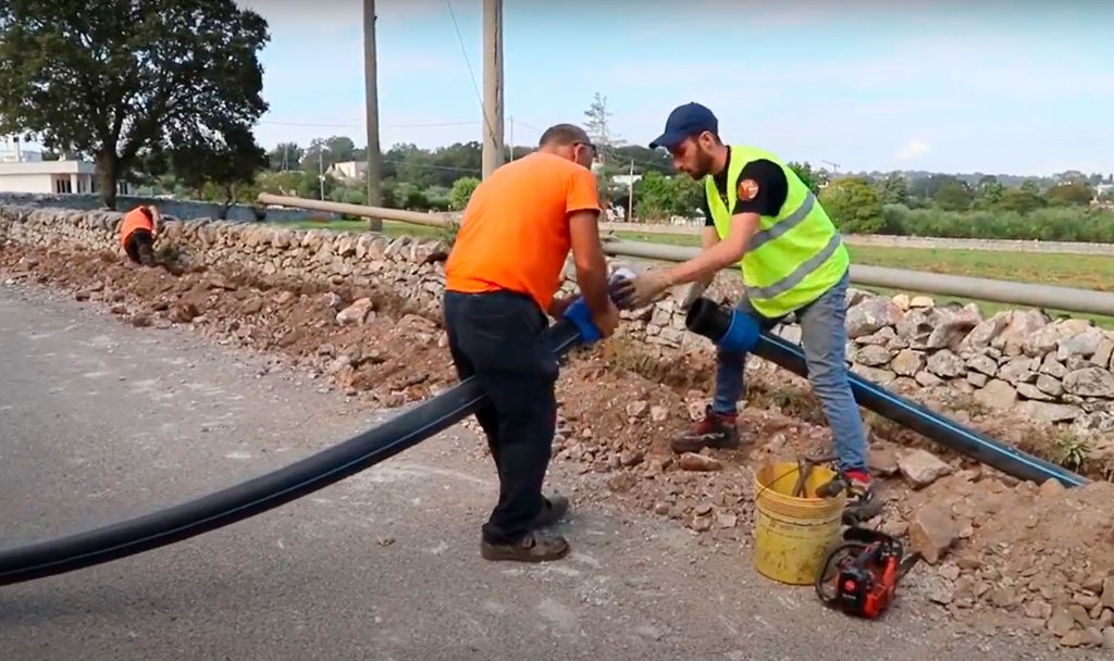 Non più tubi metallici sui muretti a secco