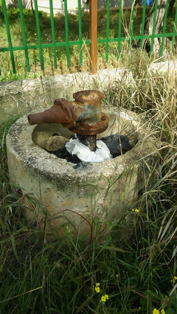 Pozzo Monopoli, tubatura in terreni privati, nessun accesso per Arif